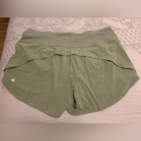 Size 14 Green Lululemon Shorts - Picture 2 of 3
